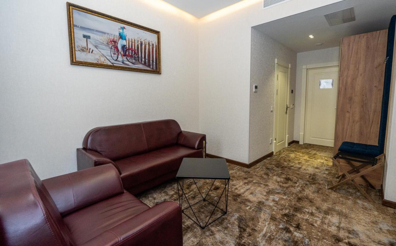 Garnet Mir Hotel Ташкент Екстериор снимка