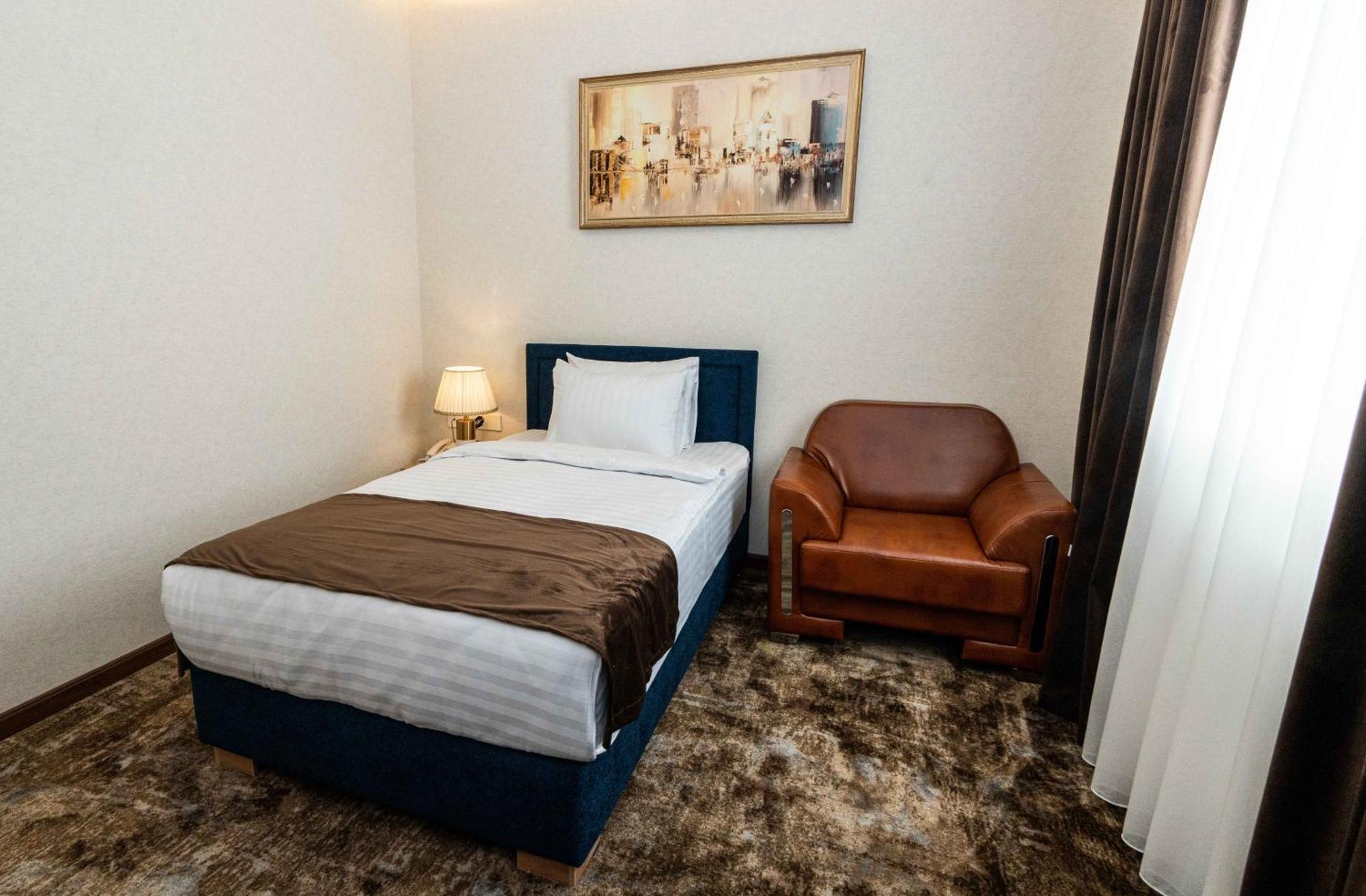 Garnet Mir Hotel Ташкент Екстериор снимка