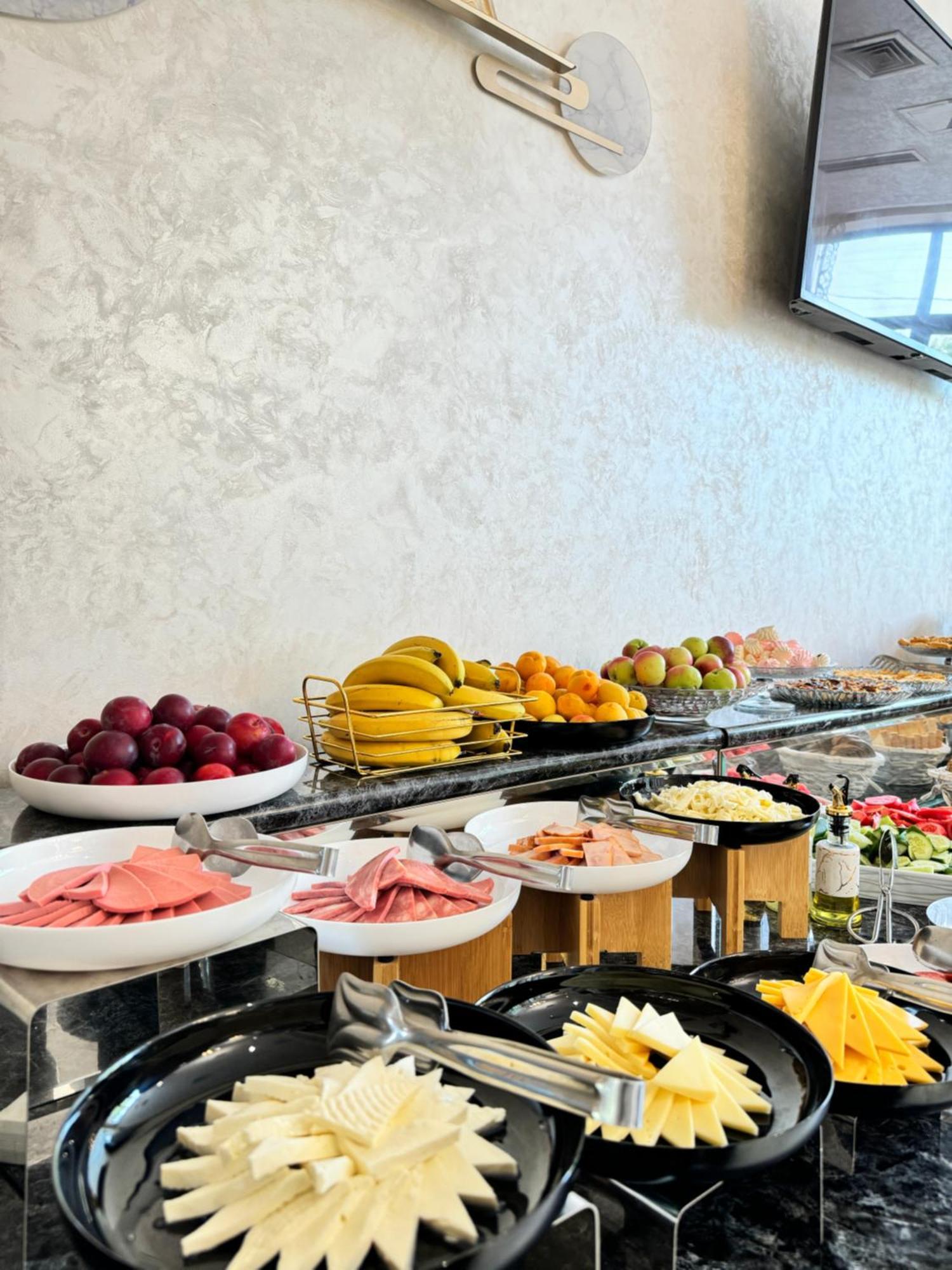 Garnet Mir Hotel Ташкент Екстериор снимка