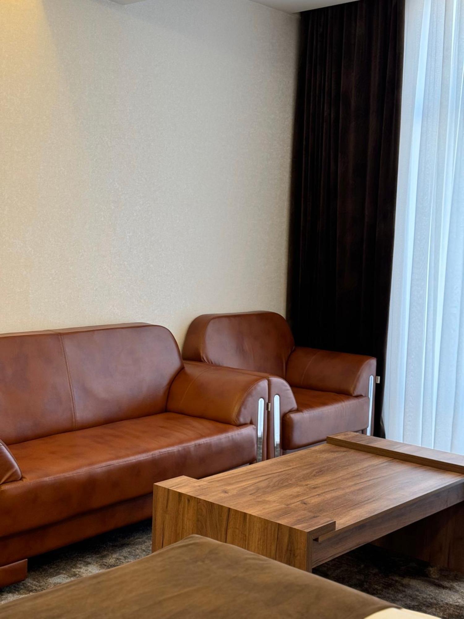 Garnet Mir Hotel Ташкент Екстериор снимка