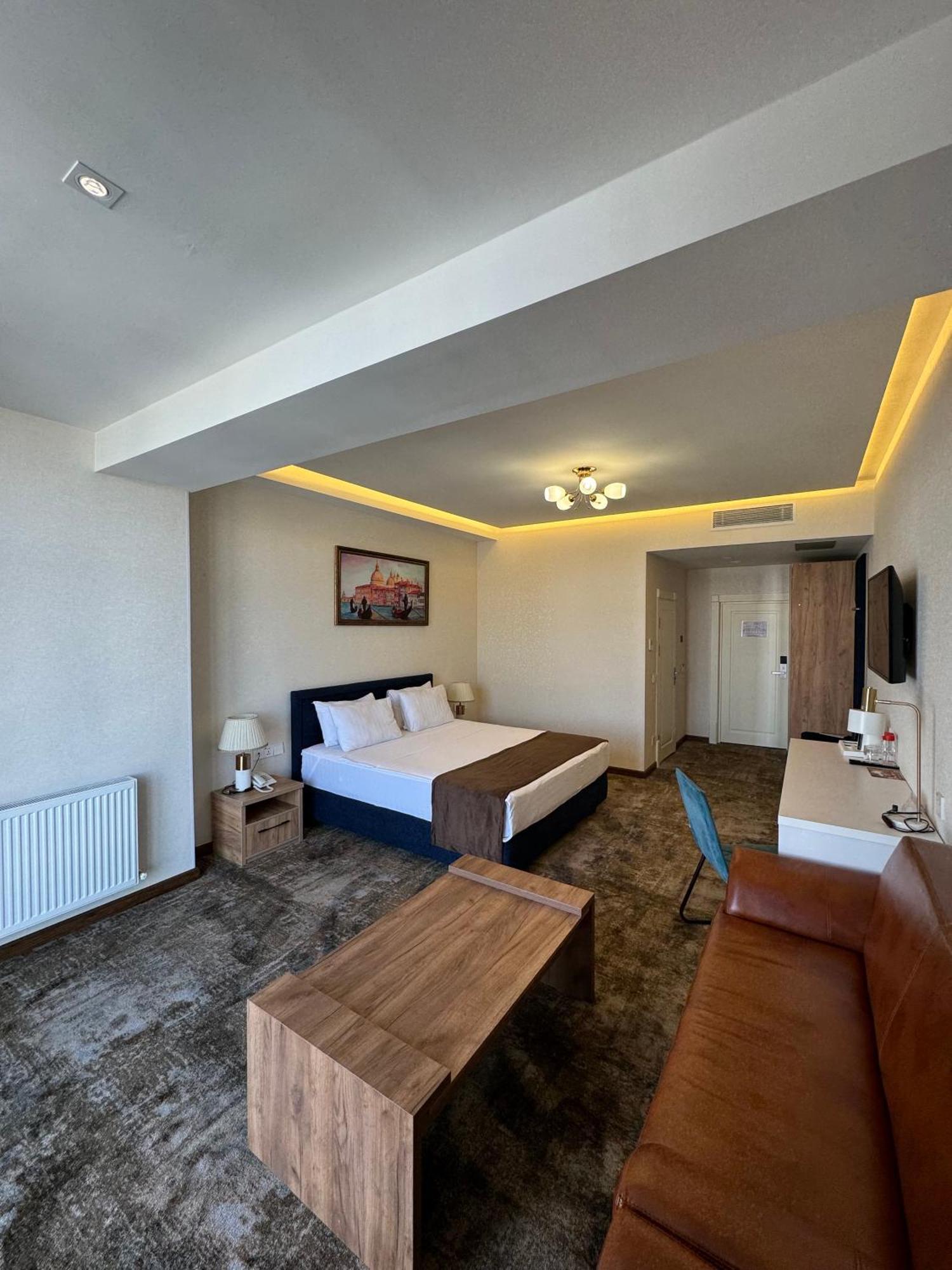 Garnet Mir Hotel Ташкент Екстериор снимка