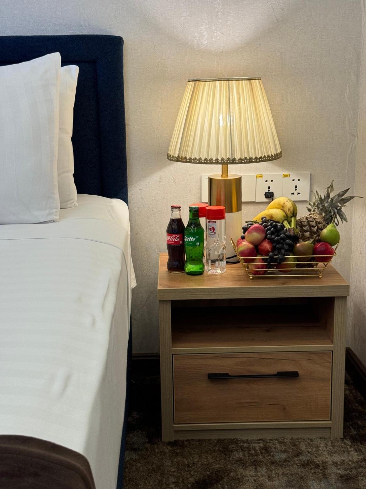 Garnet Mir Hotel Ташкент Екстериор снимка