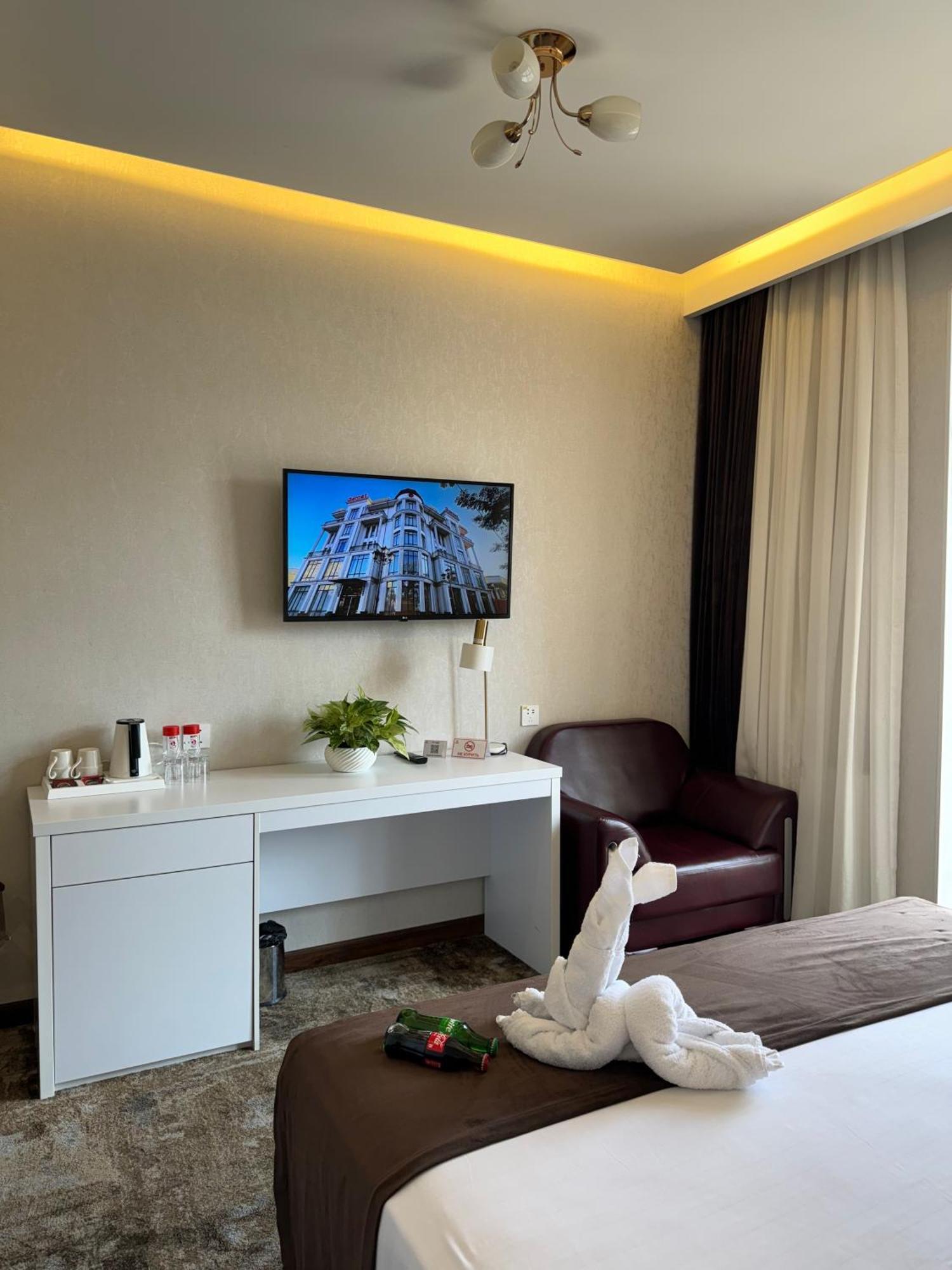 Garnet Mir Hotel Ташкент Екстериор снимка