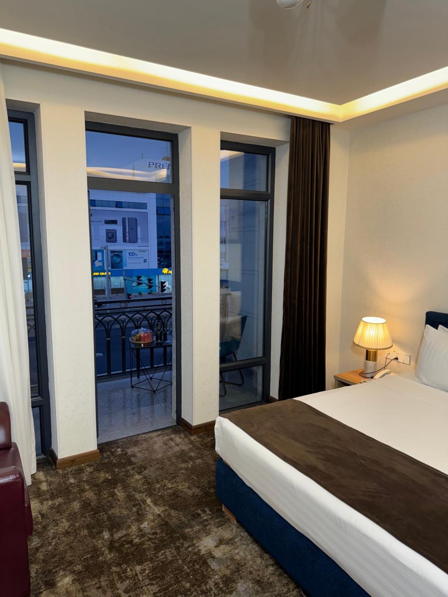 Garnet Mir Hotel Ташкент Екстериор снимка