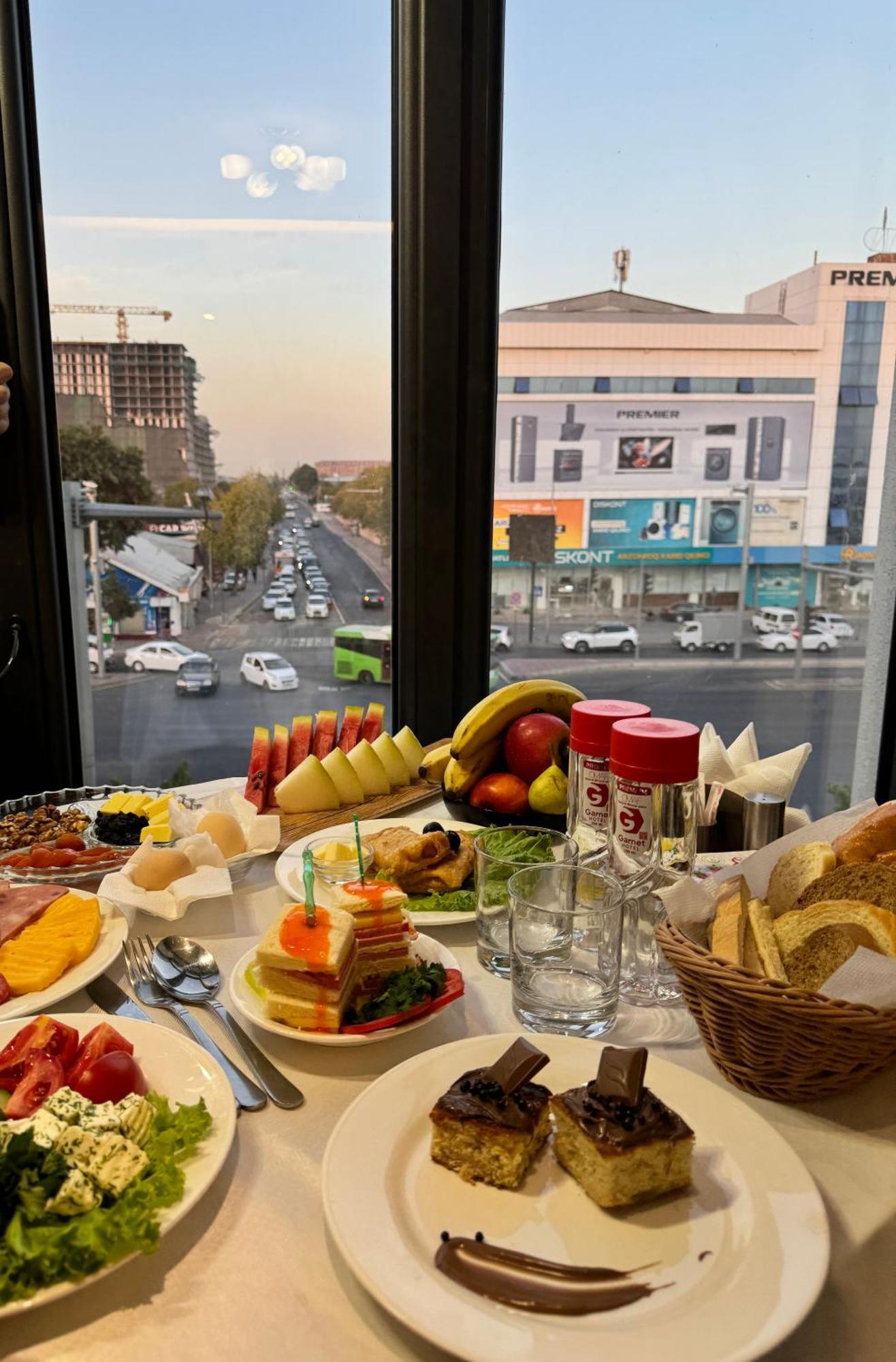 Garnet Mir Hotel Ташкент Екстериор снимка