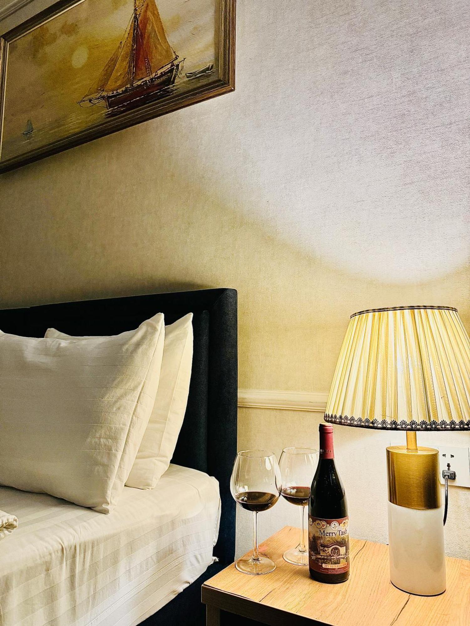 Garnet Mir Hotel Ташкент Екстериор снимка