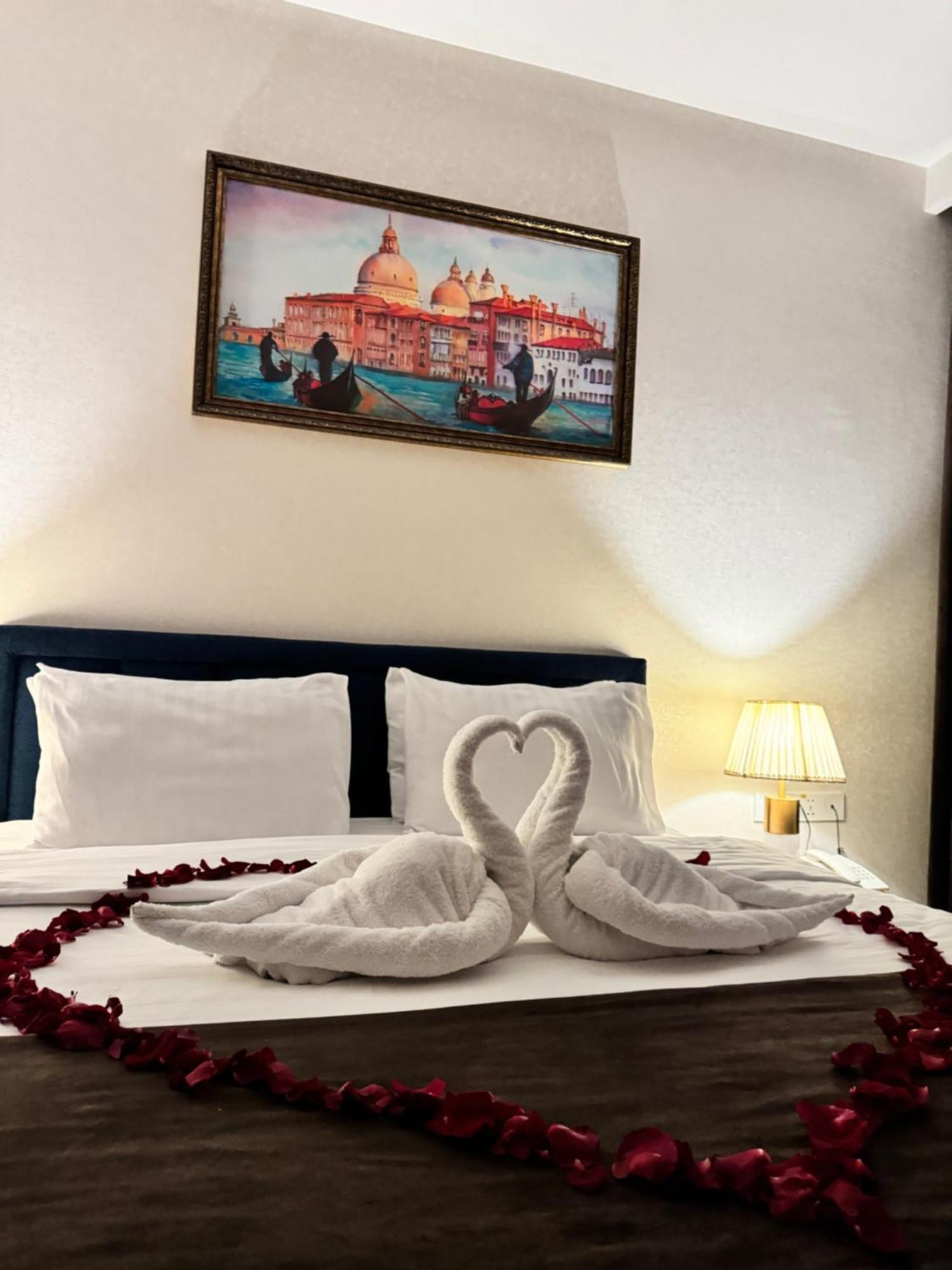 Garnet Mir Hotel Ташкент Екстериор снимка