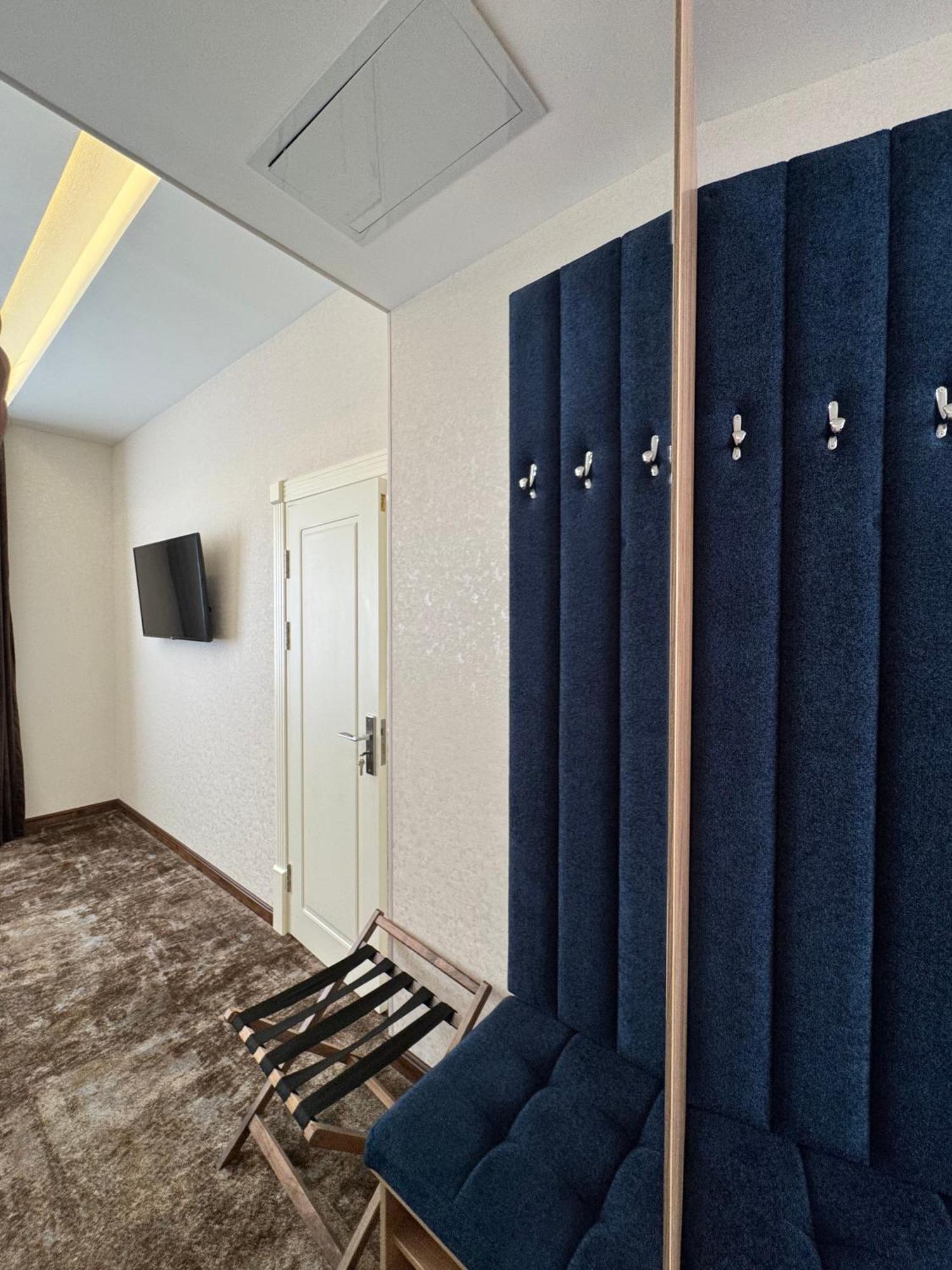 Garnet Mir Hotel Ташкент Екстериор снимка