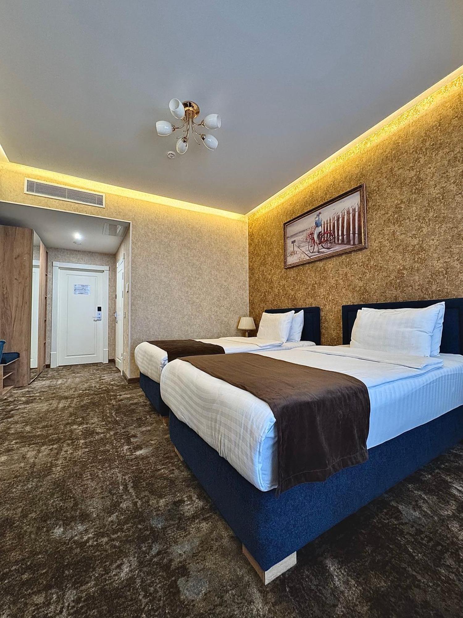 Garnet Mir Hotel Ташкент Екстериор снимка