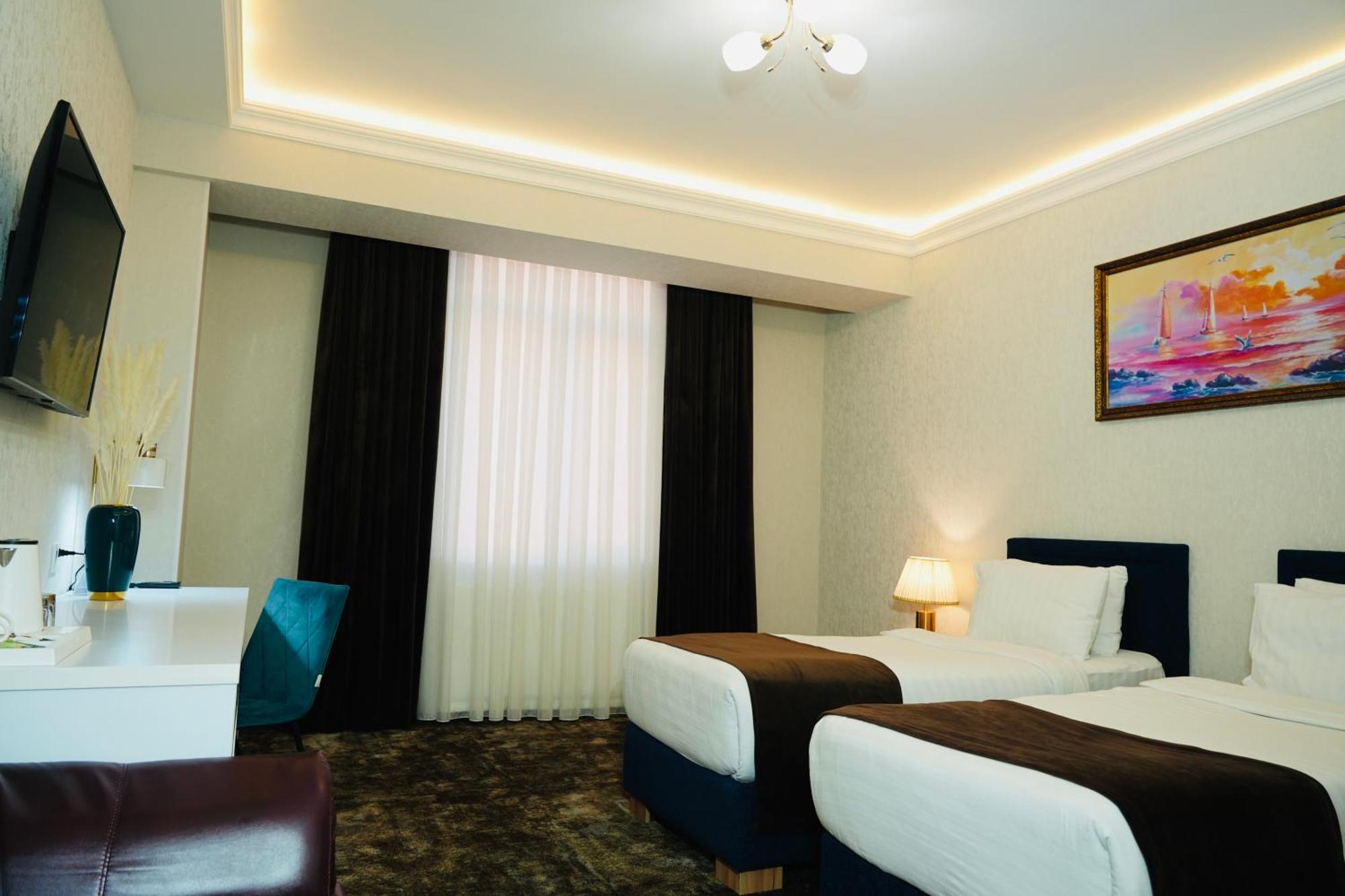 Garnet Mir Hotel Ташкент Екстериор снимка