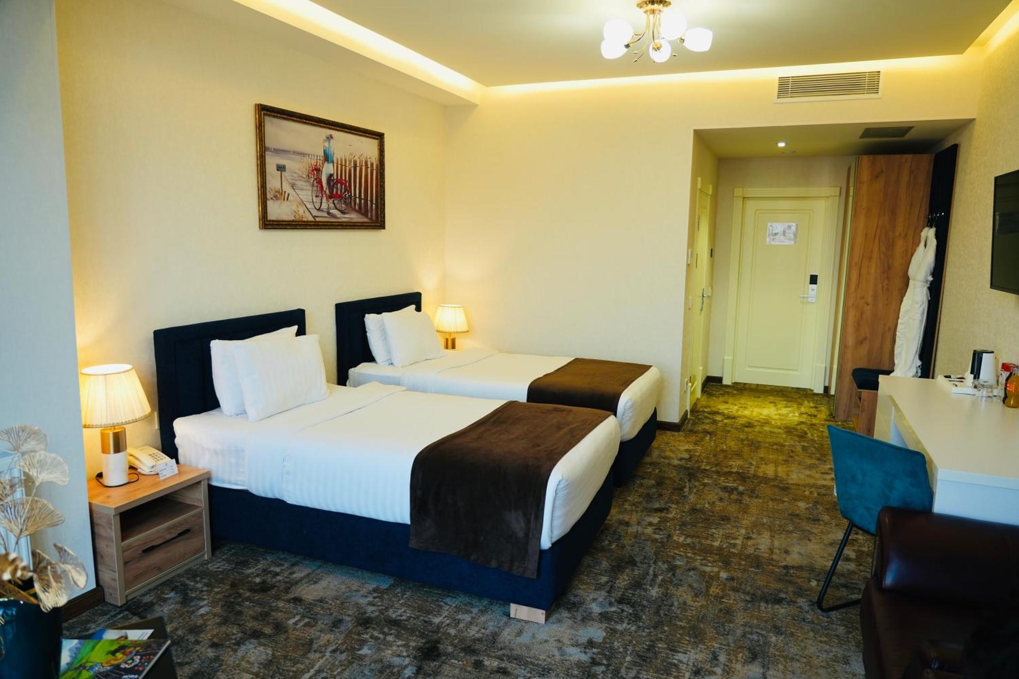 Garnet Mir Hotel Ташкент Екстериор снимка