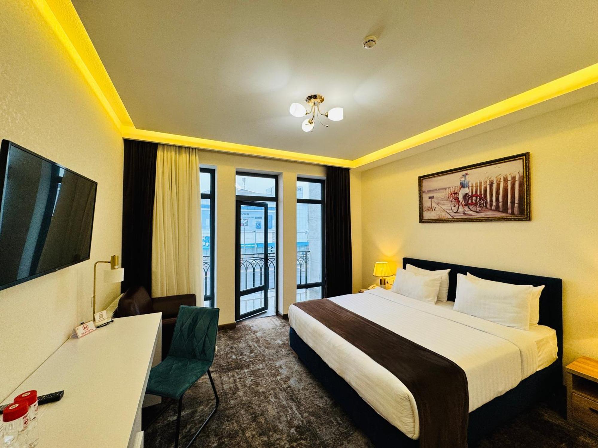 Garnet Mir Hotel Ташкент Екстериор снимка