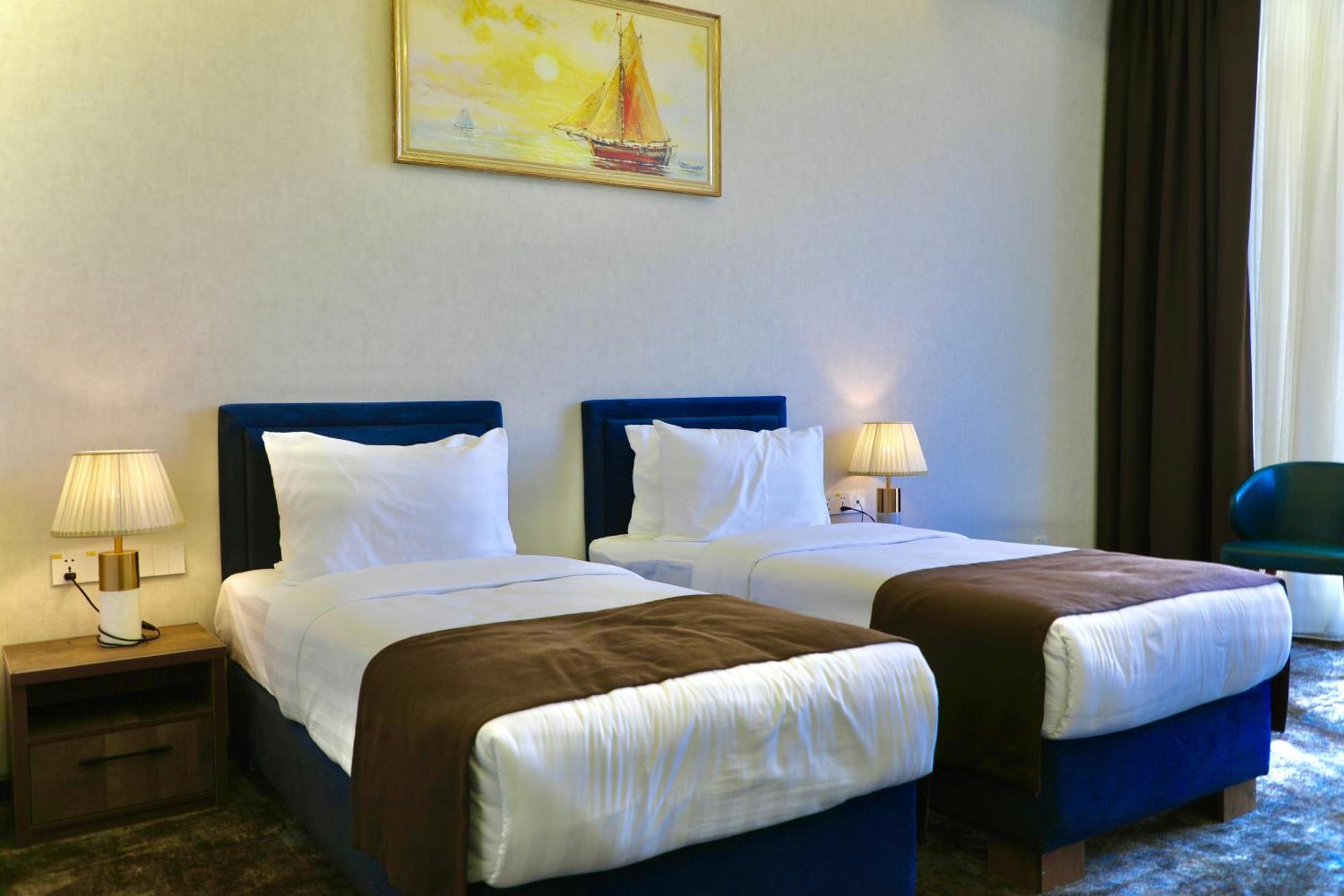 Garnet Mir Hotel Ташкент Екстериор снимка