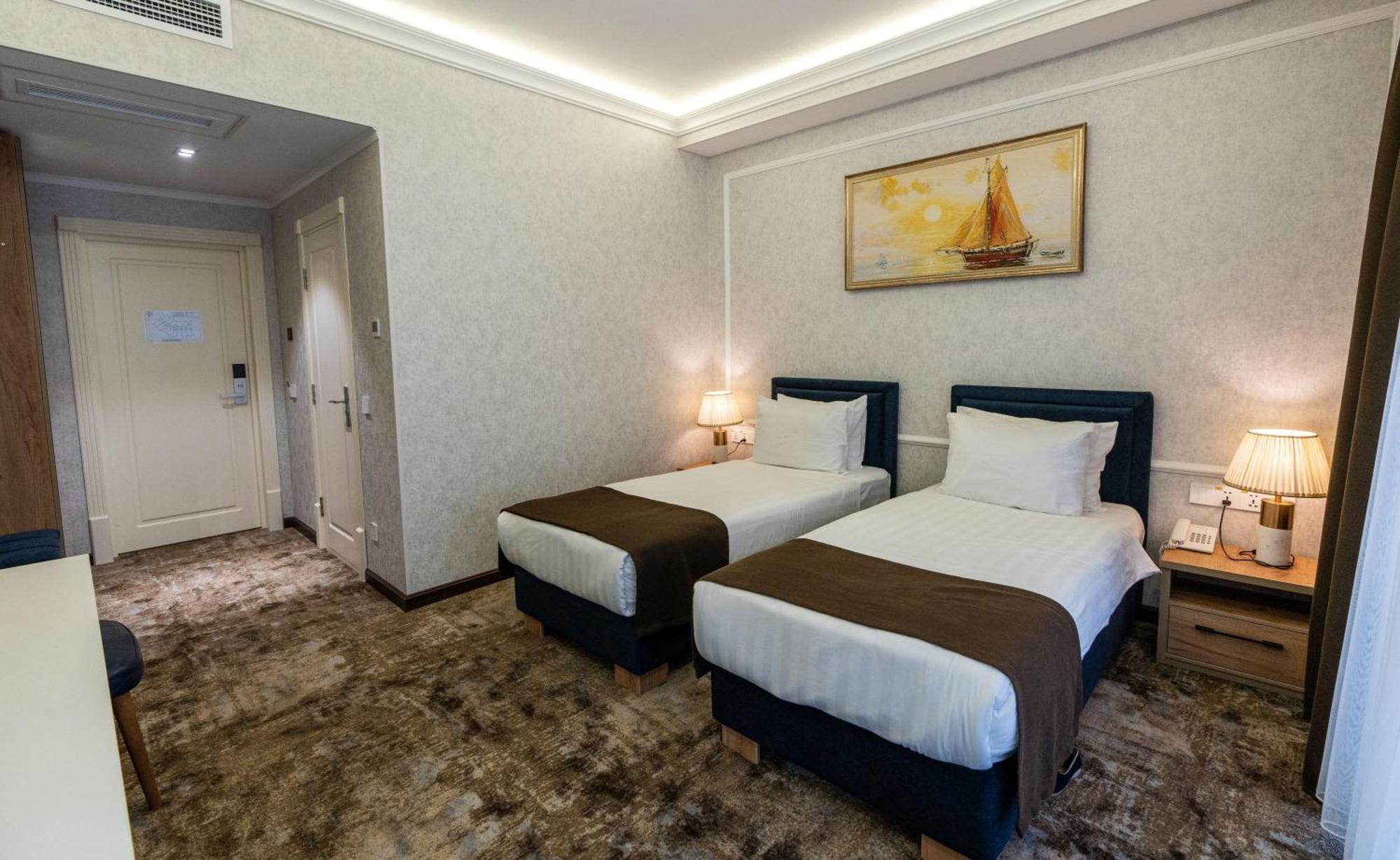 Garnet Mir Hotel Ташкент Екстериор снимка