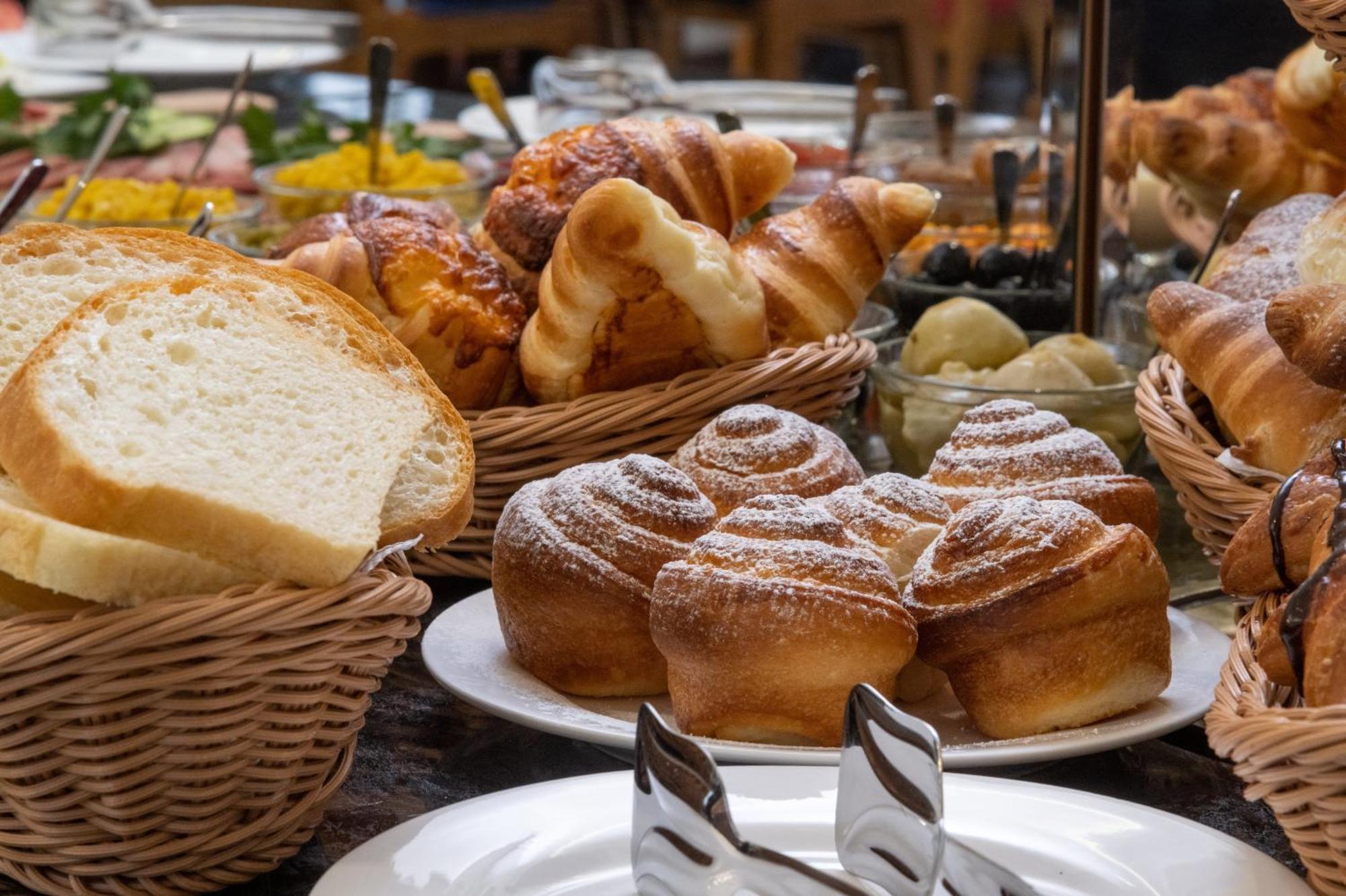 Garnet Mir Hotel Ташкент Екстериор снимка